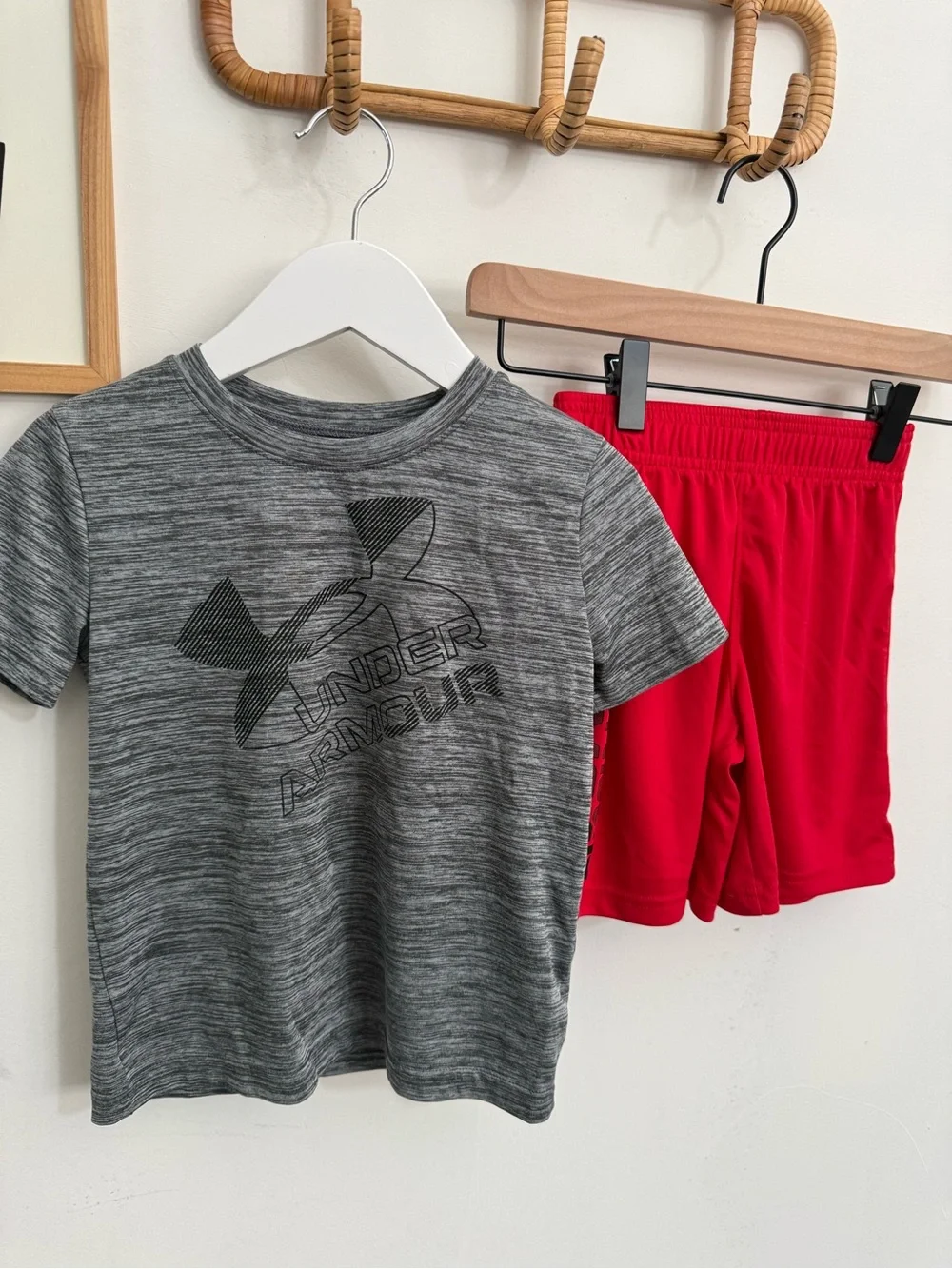 Under Armour - 4T lightweight dri fit set